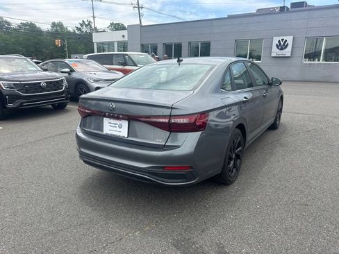 Used 2025 Volkswagen Jetta SE w/ Sunroof Package FWD image 5