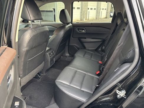 Used 2021 Nissan Rogue SV w/ Premium Package image 9