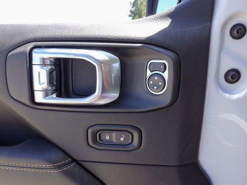 New 2025 Jeep Gladiator Sport image 16