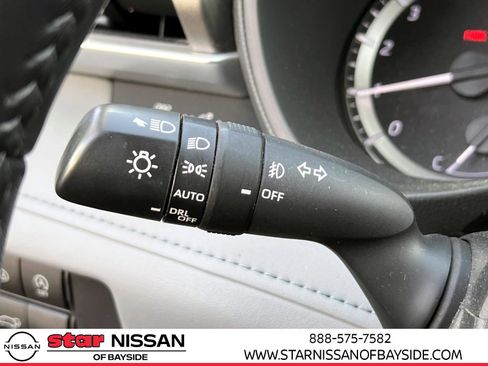 Used 2023 Toyota Highlander LE AWD/4WD image 20
