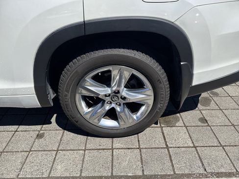 Used 2017 Toyota Highlander Limited AWD/4WD image 8
