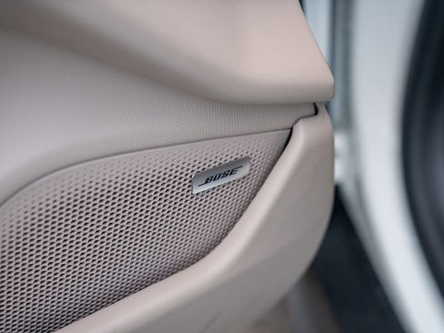 Used 2025 Porsche Taycan image 11