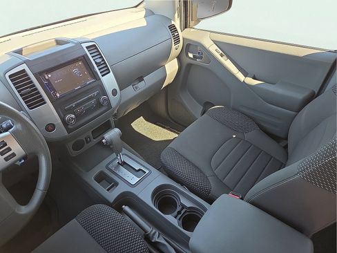 Used 2019 Nissan Frontier Desert Runner RWD image 12