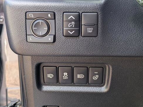 Used 2023 Lexus GX 460 Premium w/ Premium Package image 11