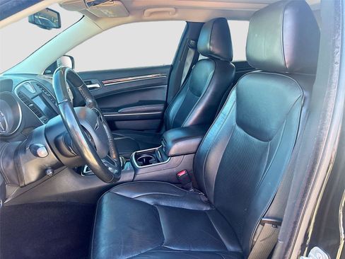 Used 2020 Chrysler 300 Limited image 23