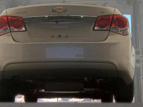 Used 2015 Chevrolet Cruze LT FWD image 3