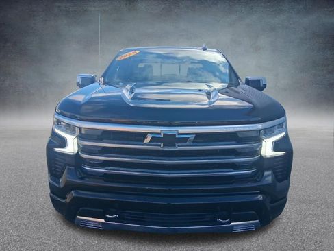 Used 2025 Chevrolet Silverado 1500 High Country w/ Technology Package AWD/4WD image 11