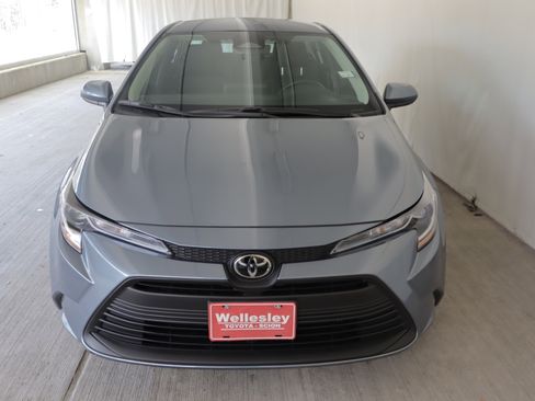 Used 2026 Toyota Corolla LE FWD image 3