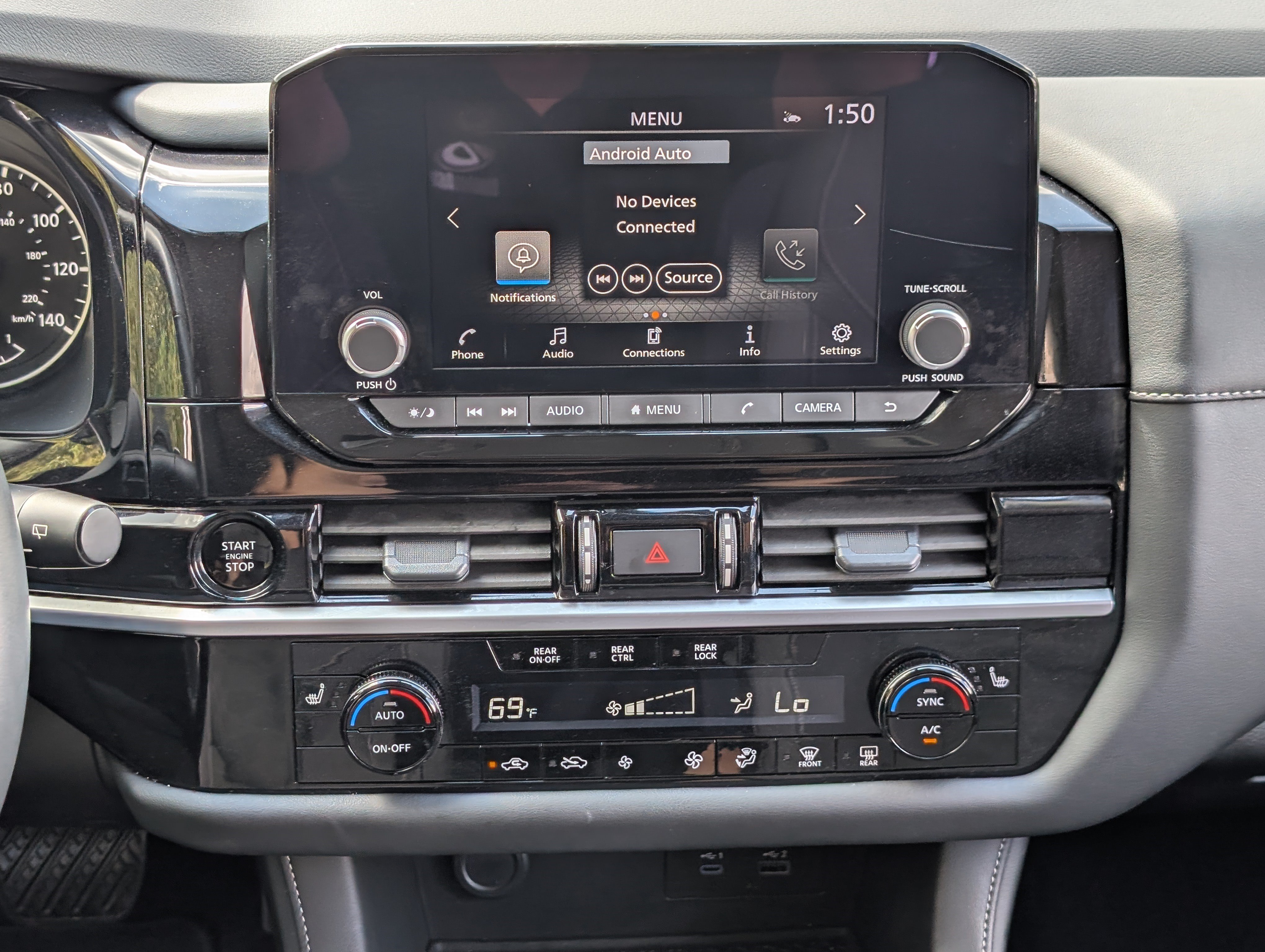 Used 2025 Nissan Pathfinder SV FWD image 25