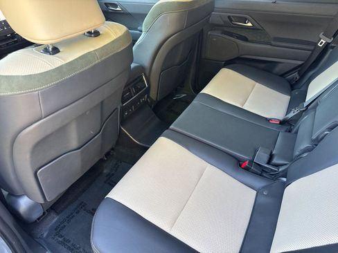 Used 2024 Lexus GX 550 AWD/4WD image 11