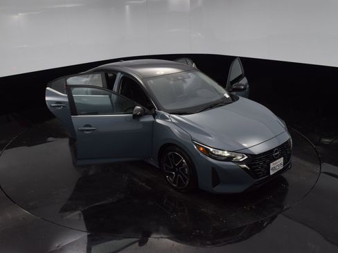 Used 2025 Nissan Sentra SR image 32