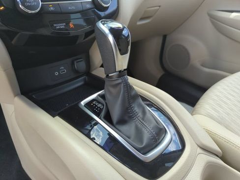 Certified 2019 Nissan Rogue SV FWD image 42