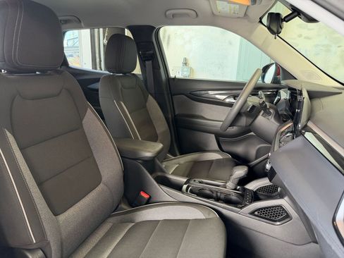 Used 2025 Chevrolet TrailBlazer LT image 34