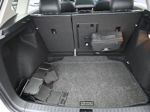 Used 2023 Volkswagen Taos SE w/ Panoramic Sunroof Package FWD image 26