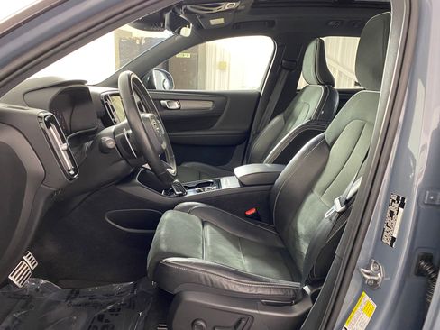 Used 2020 Volvo XC40 T5 R-Design image 5