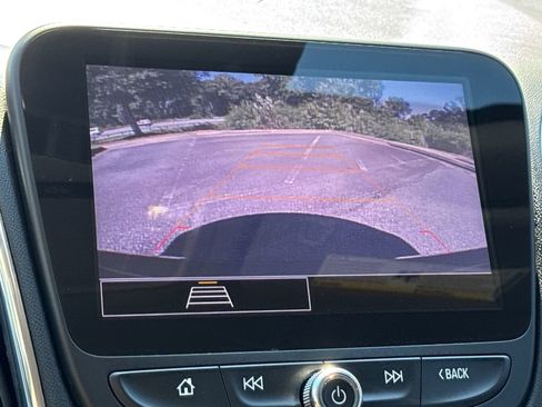 Used 2021 Chevrolet Malibu LT FWD image 32