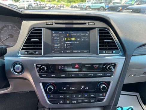 Used 2017 Hyundai Sonata Limited FWD image 28
