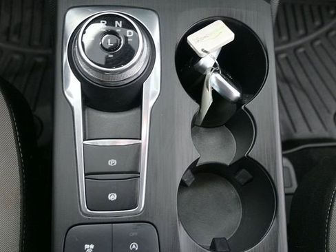 Used 2022 Ford Escape SE w/ Cold Weather Package image 16