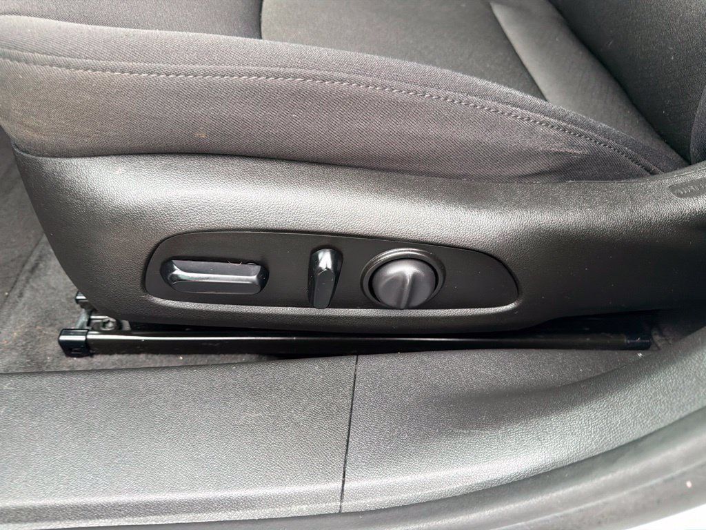 Used 2021 Chevrolet Malibu LT FWD image 18