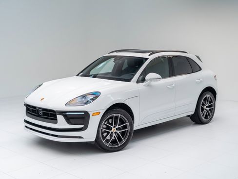 Certified 2026 Porsche Macan AWD/4WD image 1