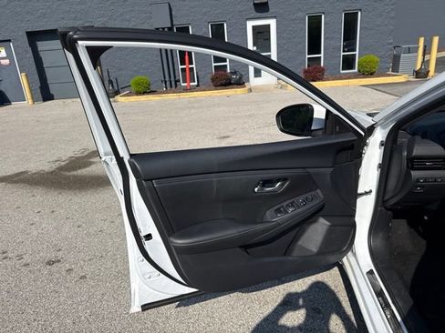 Certified 2025 Nissan Sentra SV w/ All-Weather Package FWD image 9
