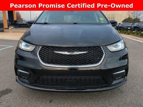 Used 2024 Chrysler Pacifica Touring-L image 9