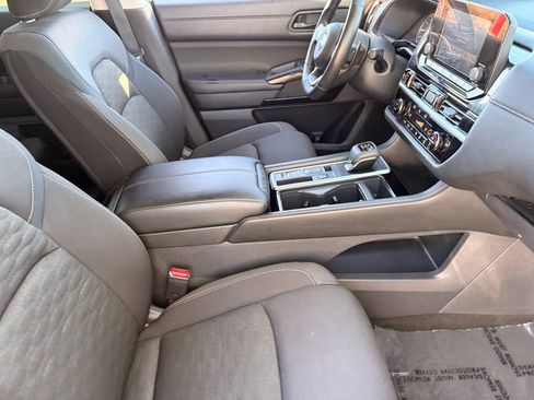 Certified 2024 Nissan Pathfinder SV FWD image 12