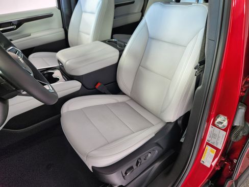 Used 2025 Chevrolet Tahoe Premier image 12