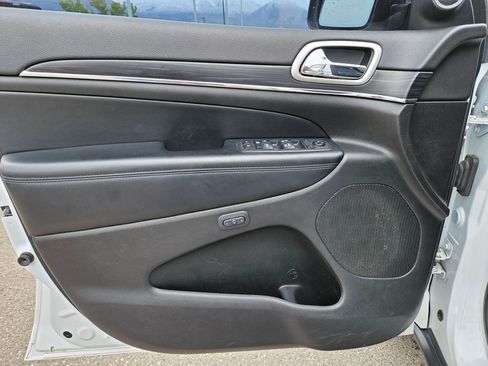 Used 2020 Jeep Grand Cherokee Limited AWD/4WD image 12