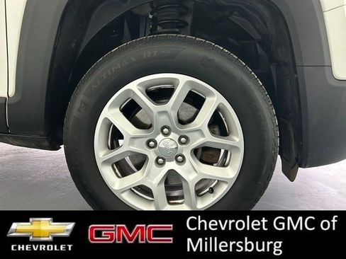 Used 2016 Jeep Renegade Latitude image 14