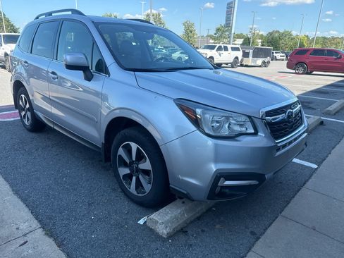 Used 2018 Subaru Forester 2.5i Limited w/ Popular Package #3B AWD/4WD image 4