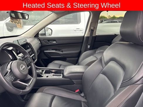 Used 2025 Nissan Pathfinder SL FWD image 13