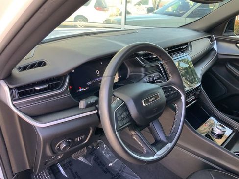 Certified 2023 Jeep Grand Cherokee Altitude image 14