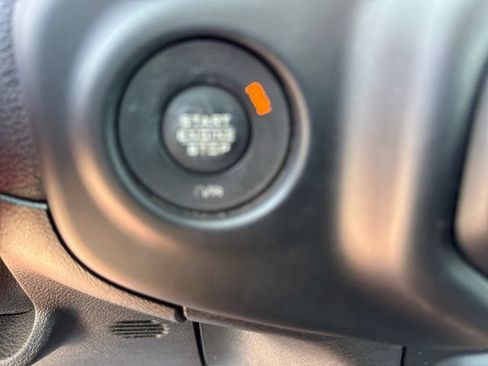 Used 2020 Jeep Wrangler Sport AWD/4WD image 27