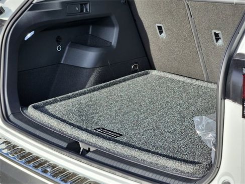 New 2026 Volkswagen Tiguan SE image 30