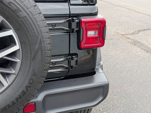 Used 2025 Jeep Wrangler Unlimited Sahara AWD/4WD image 6