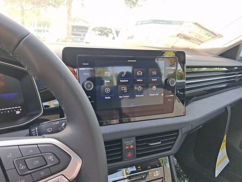 New 2026 Volkswagen Jetta SE FWD image 9