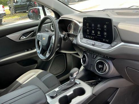 Used 2025 Chevrolet Blazer LT FWD image 18
