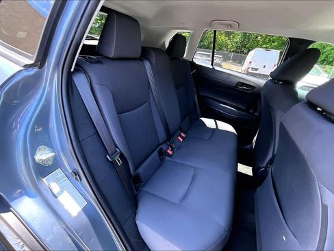Used 2023 Toyota Corolla Cross LE FWD image 19