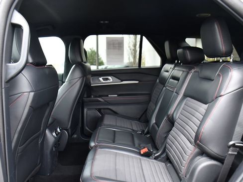 Used 2025 Ford Explorer ST-Line w/ ST-Line Street Pack AWD/4WD image 22