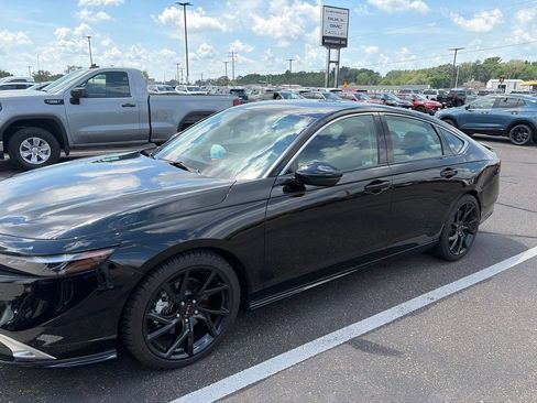 Used 2025 Honda Accord Touring image 5