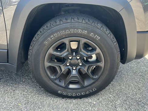 Used 2022 Jeep Cherokee Trailhawk w/ Sun, Sound & Nav Group AWD/4WD image 31