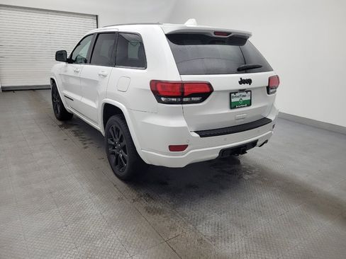 Used 2017 Jeep Grand Cherokee Altitude image 5
