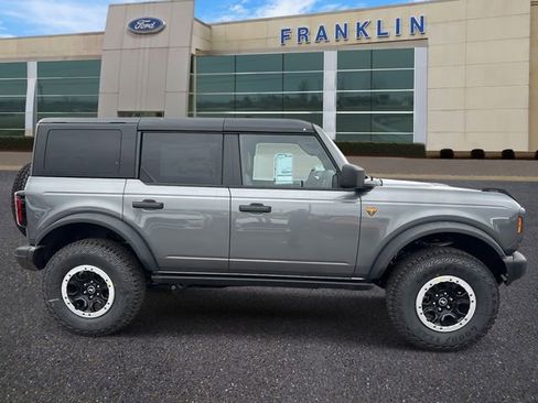 New 2026 Ford Bronco Badlands image 8