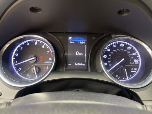 Used 2019 Toyota Camry SE FWD image 15