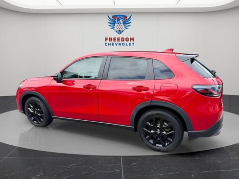 Used 2024 Honda HR-V Sport image 3