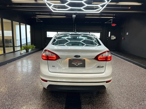 Used 2017 Ford Fiesta SE image 6