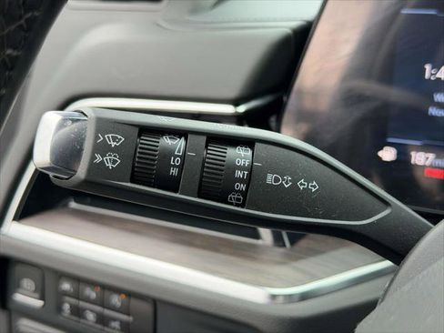 Used 2025 Chevrolet Suburban LS image 25