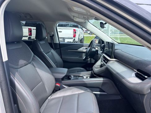 Used 2025 Ford Explorer Active w/ Active Comfort Package AWD/4WD image 17