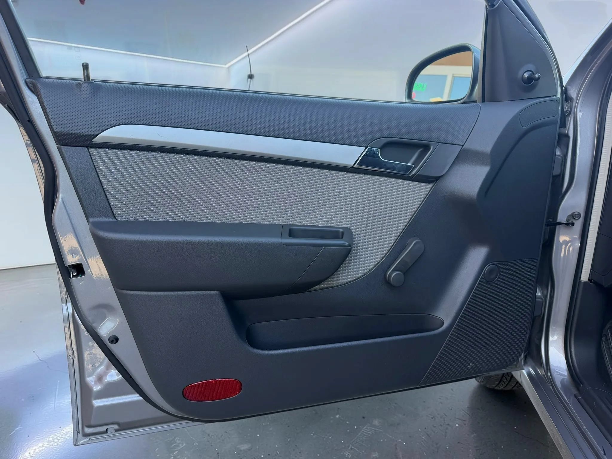 Used 2010 Chevrolet Aveo5 LT FWD image 9